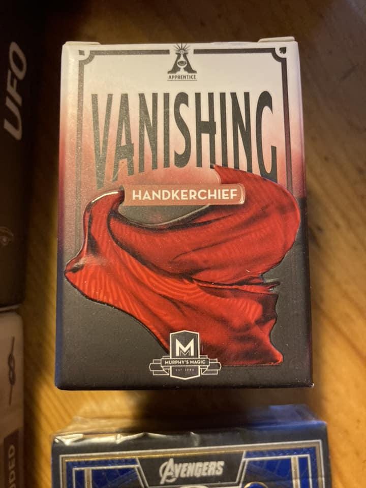 VANISHING HANDKERCHIEF (gimmicks & instructions) by Apprentice Magic